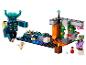 LEGO Minecraft set s Wardenem, kuřetem a minifigurkou hráče v jeskynním prostředí.