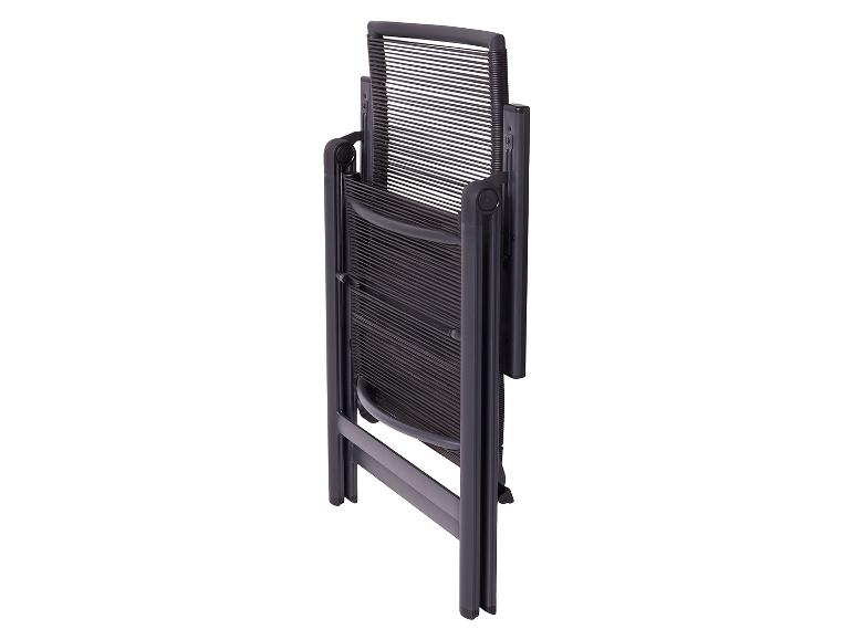 Antracitová skládací zahradní židle, pohled z boku.