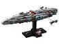 Model LEGO Star Wars Home One Star Cruiser na černém podstavci.