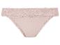 Růžové kalhotky s krajkou.