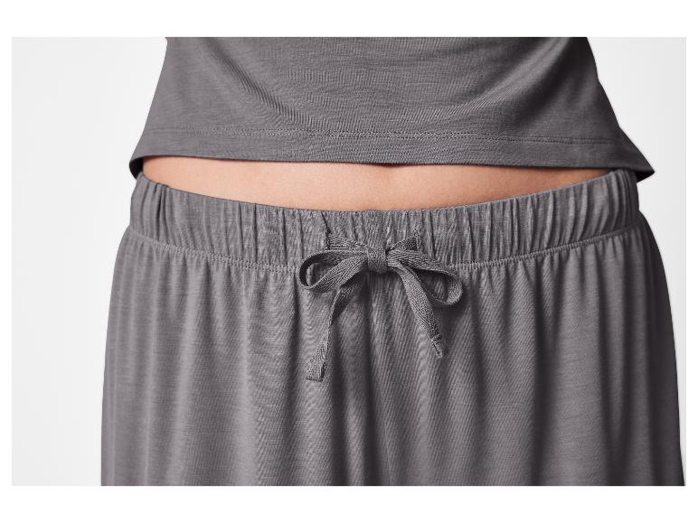 Šedé dámské volnočasové šortky se šňůrkou.