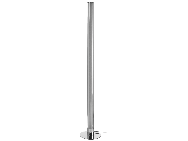 Moderní trubicová stojací lampa s chromovou kruhovou základnou a černým kabelem.