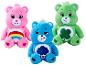 Tři plyšové hračky Care Bears: růžová, modrá a zelená, s výraznými břišními znaky.