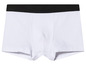 Bílé boxerky s černým elastickým pásem.