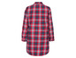 Košile s červeno-bílo-modrým kostkovaným vzorem.