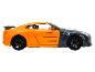 Oranžový model Nissanu GT-R s černým spoilerem.