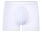 Klasické bílé boxerky.