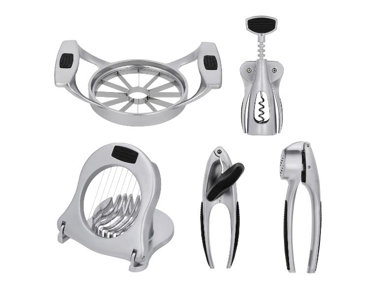 Sada kuchyňských nástrojů Silvercrest: kráječ jablek, vývrtka, kráječ vajec, louskáček a lis na česnek.
