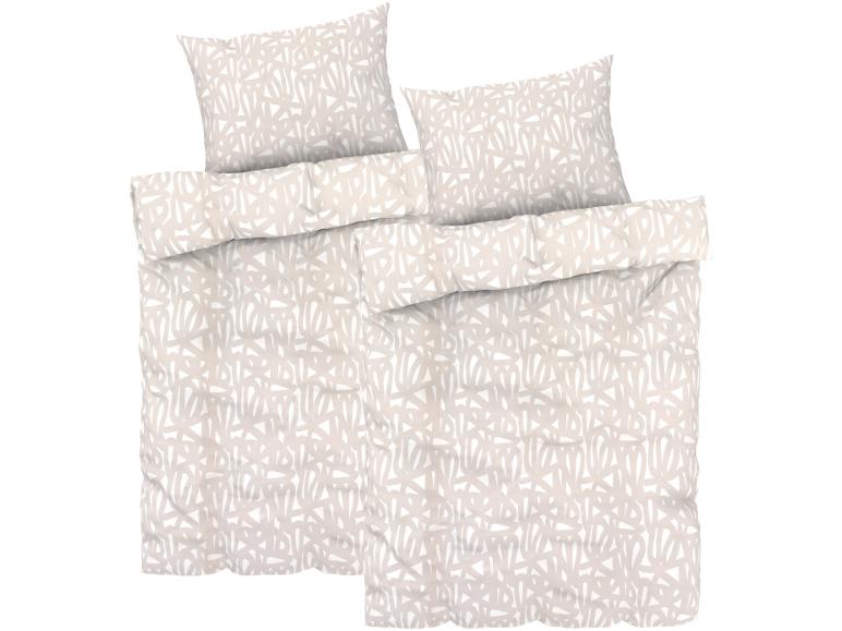 Béžová ložní souprava s abstraktním vzorem.