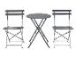 Tmavě šedý bistro set se dvěma skládacími židlemi a kulatým skládacím stolem.