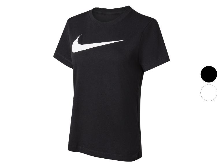Černé tričko Nike s bílým logem.