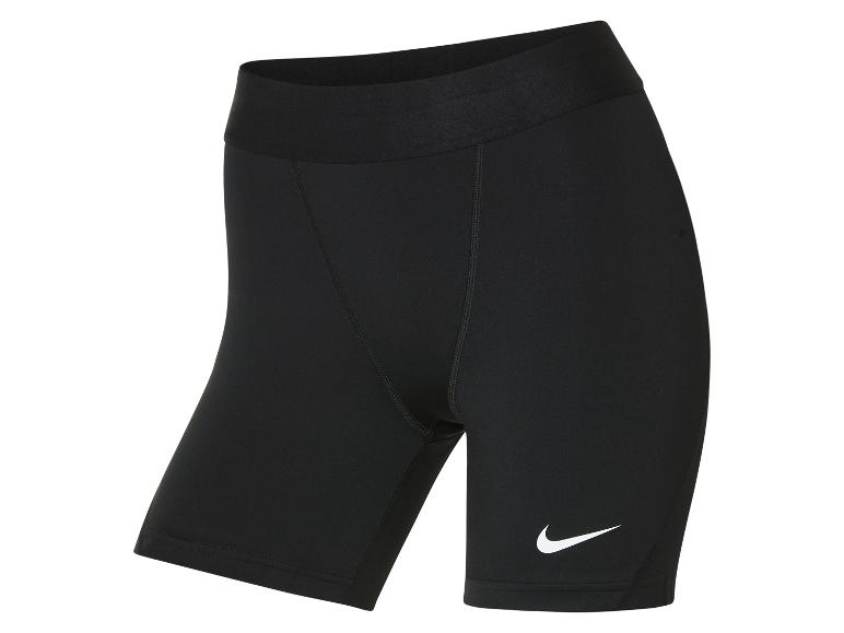 Černé sportovní šortky Nike.