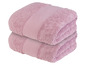 Dva růžové ručníky naskládané na sobě.