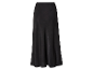 Dlouhá černá sukně.