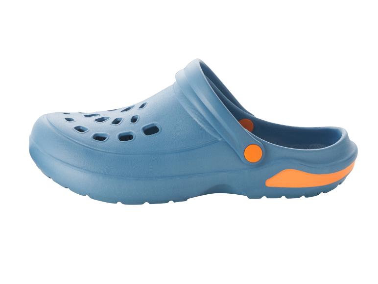 Modrý kroks s oranžovými detaily.