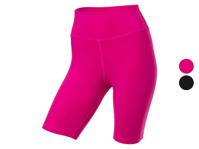 Růžové sportovní šortky.