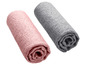 Dva srolované ručníky, růžový a šedý.