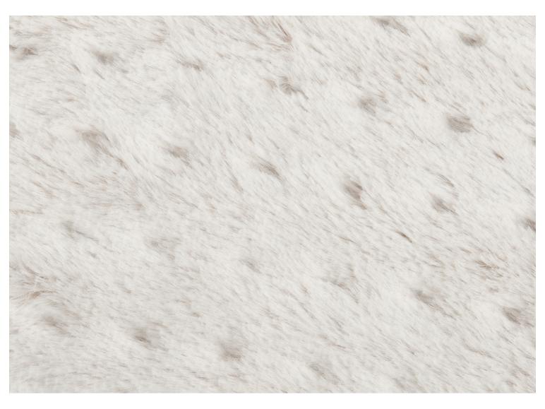 Textura bílé umělé kožešiny se světle hnědými skvrnami