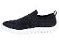 Černé slip-on tenisky s bílou podrážkou.