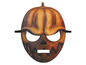 Oranžová halloweenská maska ​​s designem dýně.