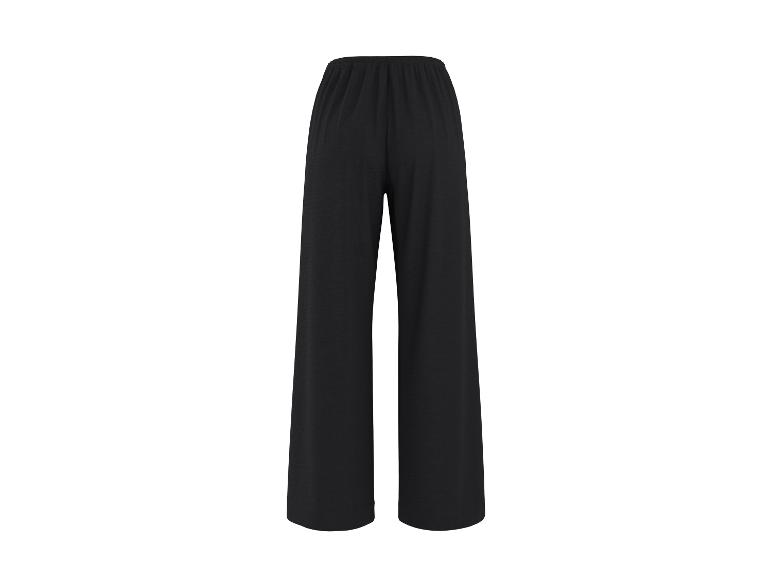 Černé široké kalhoty s elastickým pasem.