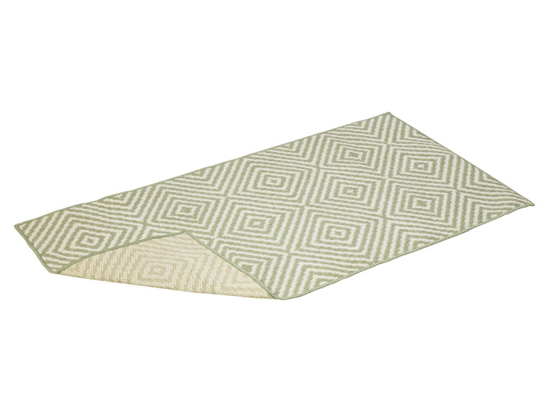 Zelený koberec s geometrickým vzorem
