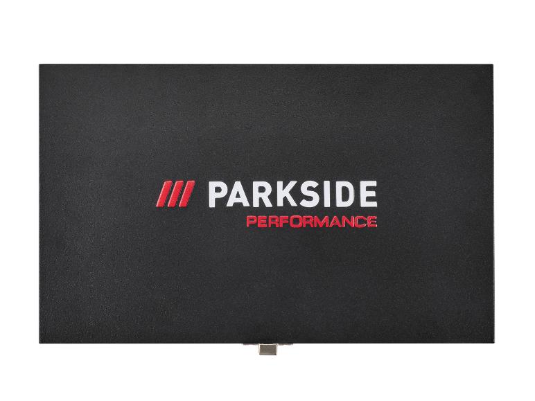 Černá krabice s bílým a červeným nápisem „PARKSIDE PERFORMANCE“.