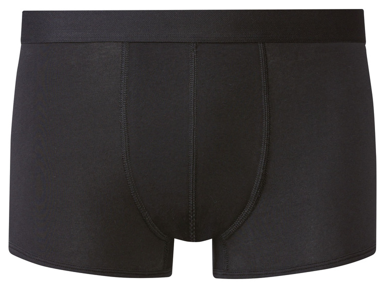 Černé boxerky.
