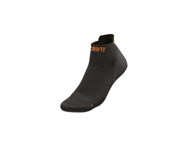 Černé Crivit ponožky s oranžovým logem.