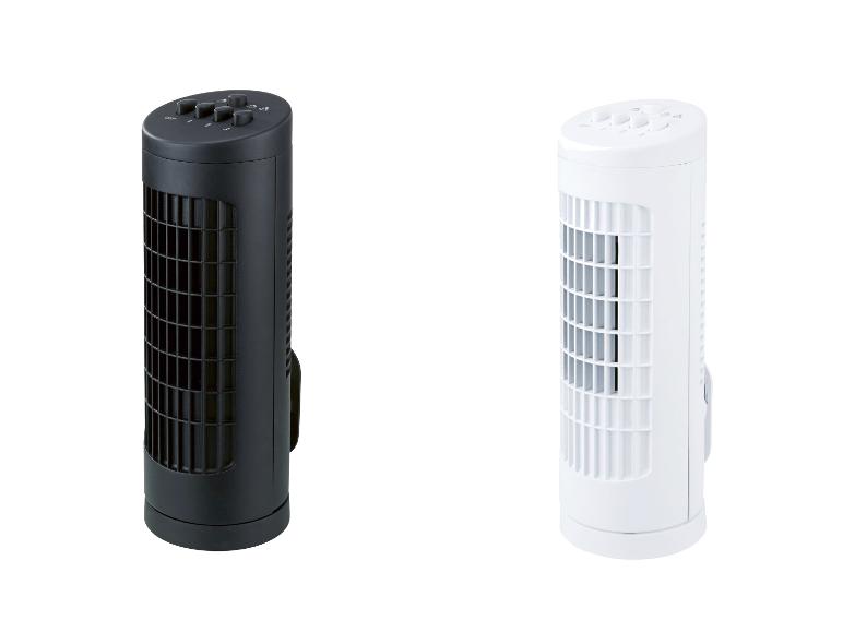 Dva věžové ventilátory, jeden černý a jeden bílý, s ovládacími tlačítky nahoře.