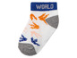 Bílá ponožka s modrým pruhem 'WORLD' a barevnou potíží
