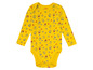 Žlutý overal s dlouhým rukávem pro miminko s potiskem domků a listů.