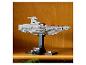 Model LEGO Star Wars Acclamator-Class Assault Ship na výstavním stojanu.