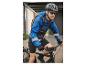 Muž v modré cyklistické bundě, helmě a slunečních brýlích na černém kole.