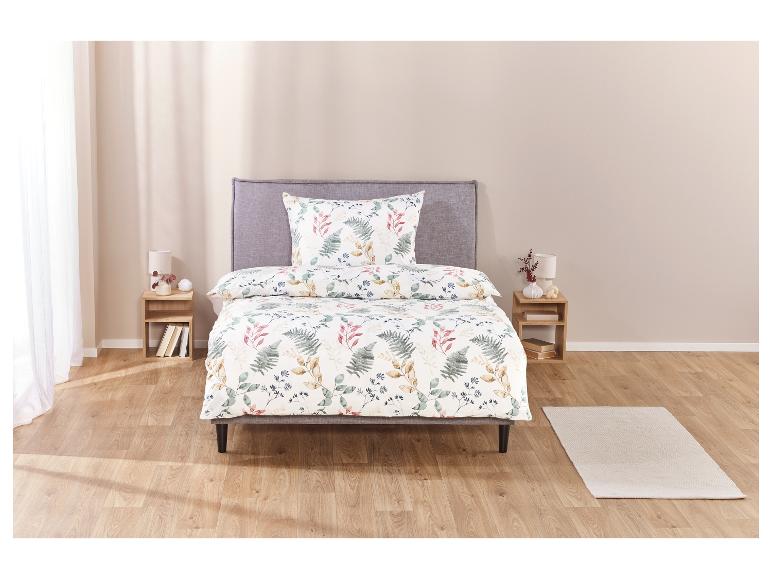 Ložní prádlo s botanickým vzorem, včetně polštáře.