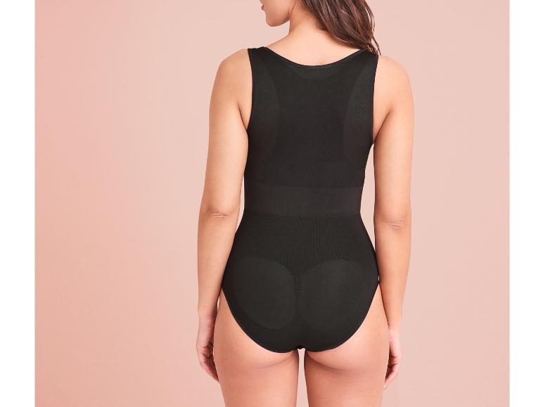 Černé body s push-up efektem.