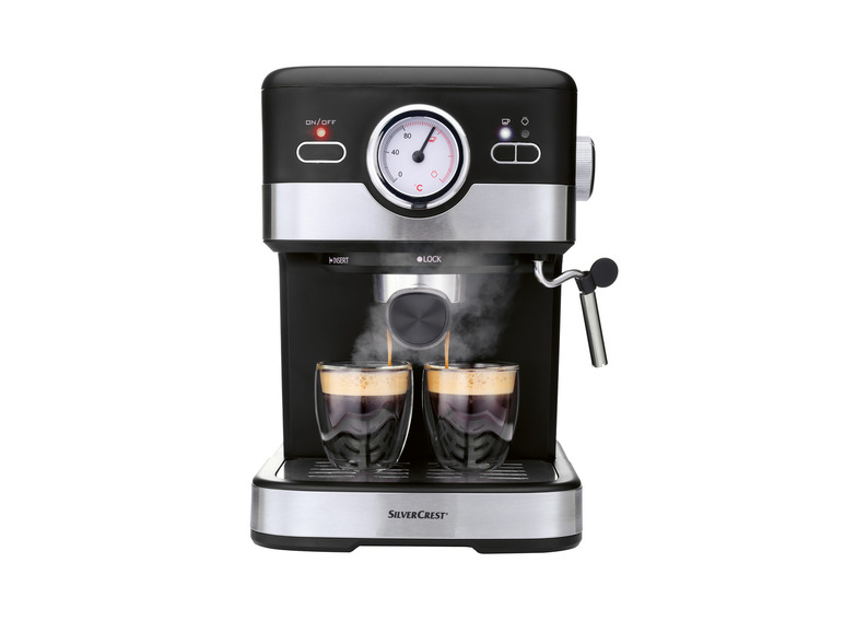 Espresso kávovar SilverCrest se dvěma šálky espressa.