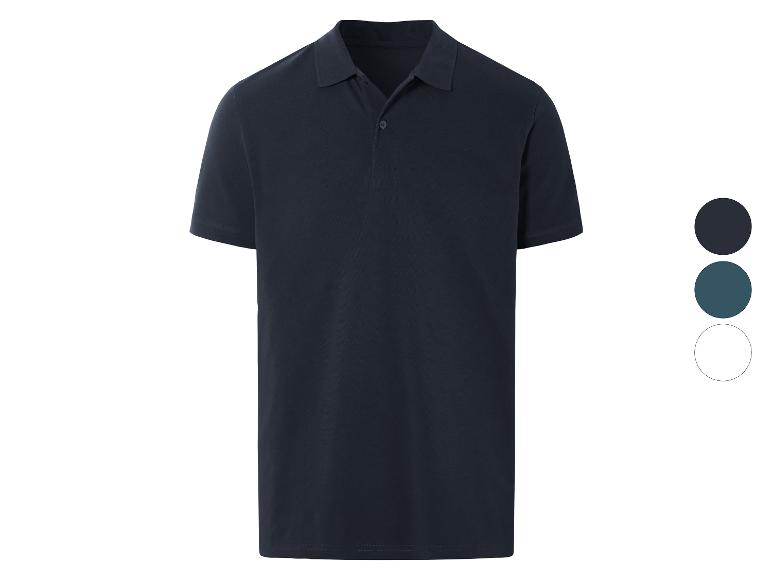 Krátké polokošile v různých barvách.