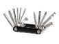 Černostříbrný cyklistický multitool s imbusovými klíči, šroubováky a otvírákem na láhve.