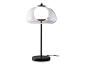 Moderní stolní lampa s průhledným skleněným stínítkem a černou základnou.
