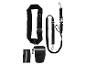 Černá sada pro psy s vodítkem, opaskem a dvěma taškami na příslušenství.