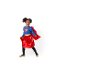 Dívka oblečená jako Supergirl, s červenou sukní a modrou halenkou s logem Supermana.