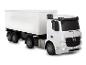 Model bílého nákladního auta Mercedes-Benz Actros s přívěsem.