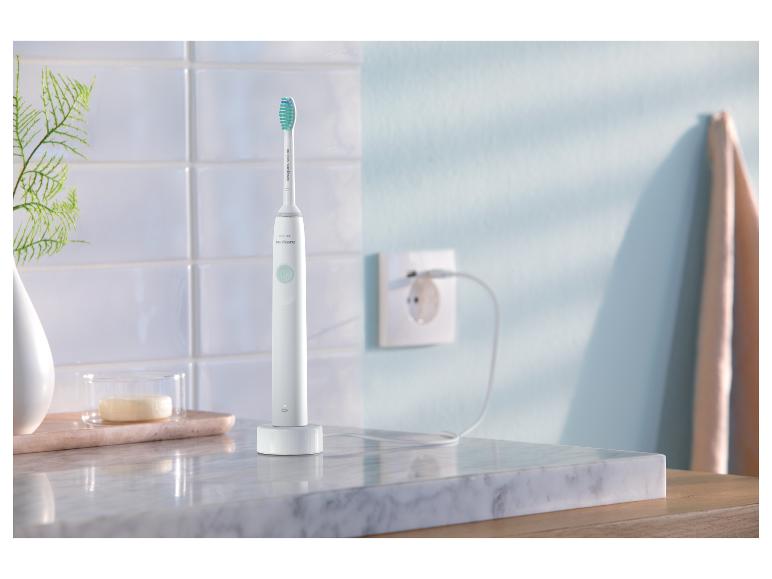 Elektrický zubní kartáček Philips Sonicare na nabíjecí stanici.