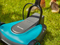 Modrý robotický sekačka na trávu Gardena