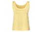 Světle žluté tílko, jednoduchý a ležérní oděv.