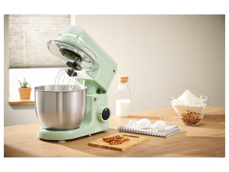 Retro kuchyňský robot SilverCrest s miskou a metlami.