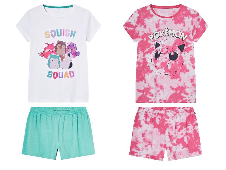 Dětské pyžamo: Squishmallows triko a šortky a Pokémon triko a šortky s potiskem tie-dye.