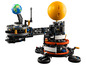 Model LEGO Technic fungující sluneční soustavy