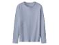 Světle modré tričko s dlouhým rukávem, položené naplocho.